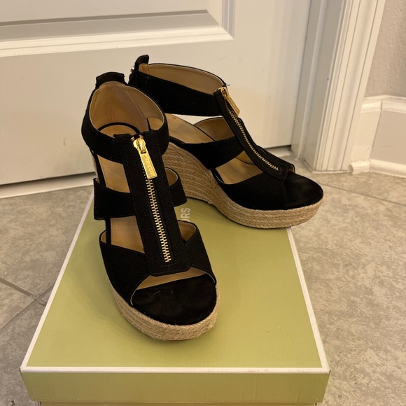 Only worn once - Picture 1 of 2